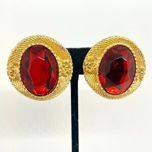 VINTAGE GOLD TONE RED GLASS EARRINGS Oval Faceted Clip On Statement 80s Runway